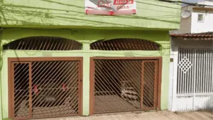 Pai ameaça incendiar casa, mas filha de 12 anos o esfaqueia e protege irmã. Imagem: Google Maps