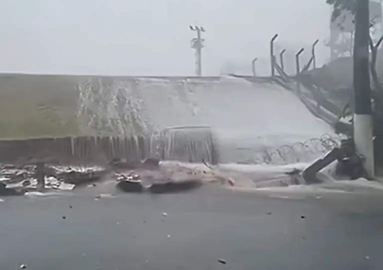 Muro de Congonhas desaba, mas aeroporto segue funcionando