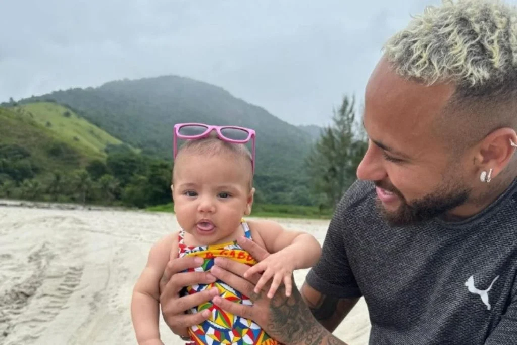Neymar encanta fãs em foto com a filha Mavie; confira. Foto: Instagram